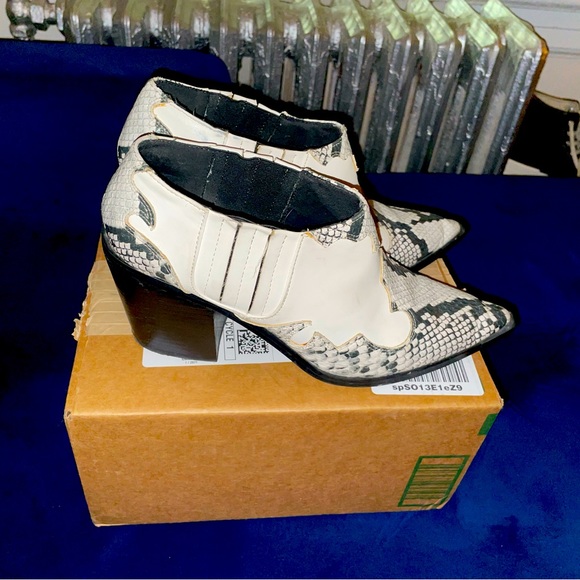 Ankle COWBOY boots X Urban Outfitters - Picture 3 of 3